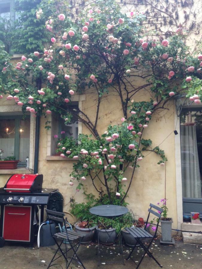 巴黎门住宿加早餐旅馆 蒙泰松 外观 照片